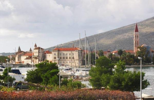 Apartments Kapetanovi Dvori Trogir Luaran gambar